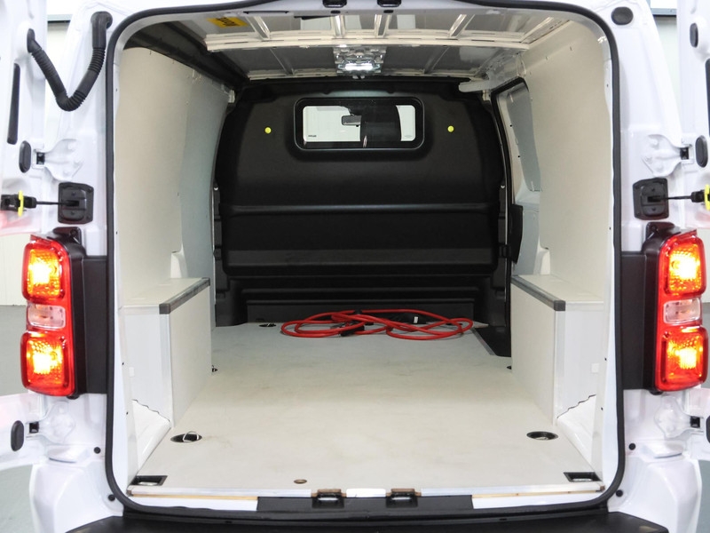 Fiat E-Scudo L3 75 kWh 136PK | AppleCarPlay/AndroidAuto | Airco | Armsteun | Camera | 3 Zits | Navigatie | Cruise  elektrisch Fiat E-Scudo L3 75 kWh 136PK | AppleCarPlay/AndroidAuto | Airco | Armsteun | Camera | 3 Zits | Navigatie | Cruise  elektrisch