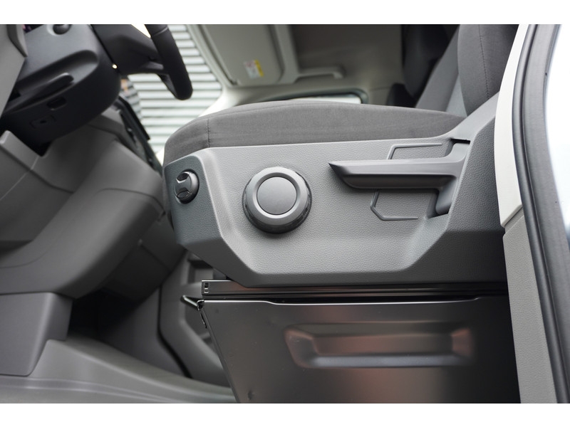 Volkswagen Crafter 30 2.0 TDI 140PK L3H3 Automaat Highline, Modeljaar 2025, App Connect, Trekhaak Volkswagen Crafter 30 2.0 TDI 140PK L3H3 Automaat Highline, Modeljaar 2025, App Connect, Trekhaak