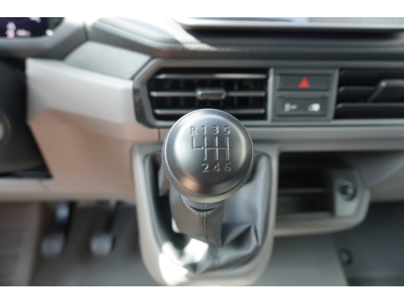 Volkswagen Crafter 35 2.0 TDI 140PK L3H3 Trendline, Modeljaar 2025, App Connect, Trekhaak Volkswagen Crafter 35 2.0 TDI 140PK L3H3 Trendline, Modeljaar 2025, App Connect, Trekhaak