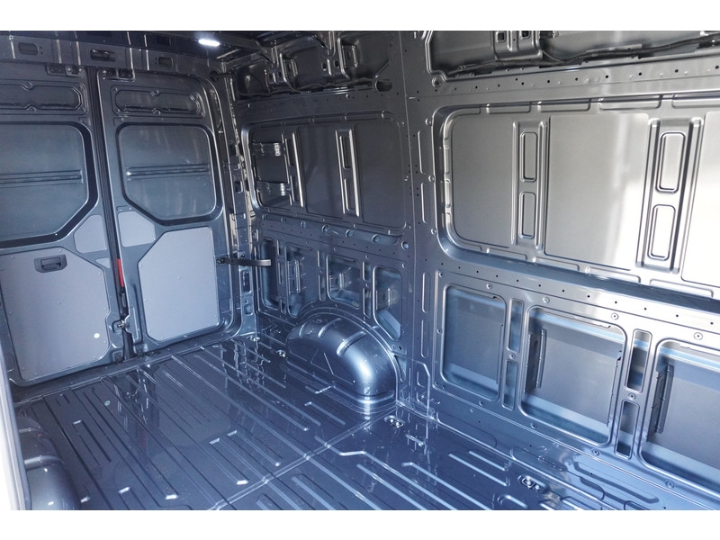 Volkswagen Crafter 30 2.0 TDI 140PK L3H3 Highline, Modeljaar 2025, Navigatie, Trekhaak Volkswagen Crafter 30 2.0 TDI 140PK L3H3 Highline, Modeljaar 2025, Navigatie, Trekhaak