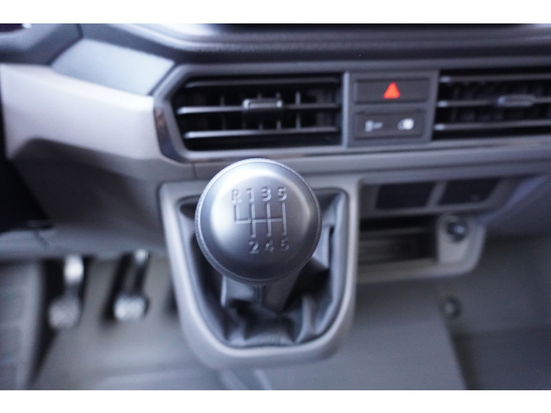 Volkswagen Crafter 30 2.0 TDI 140PK L3H3 Highline, Modeljaar 2025, Navigatie, Trekhaak Volkswagen Crafter 30 2.0 TDI 140PK L3H3 Highline, Modeljaar 2025, Navigatie, Trekhaak