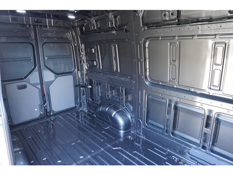 Volkswagen Crafter 35 2.0 TDI 140PK L3H3 Highline, Modeljaar 2025, Navigatie, Trekhaak Volkswagen Crafter 35 2.0 TDI 140PK L3H3 Highline, Modeljaar 2025, Navigatie, Trekhaak