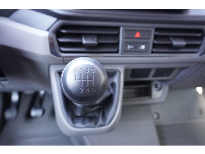 Volkswagen Crafter 35 2.0 TDI 140PK L3H3 Highline, Modeljaar 2025, Navigatie, Trekhaak Volkswagen Crafter 35 2.0 TDI 140PK L3H3 Highline, Modeljaar 2025, Navigatie, Trekhaak