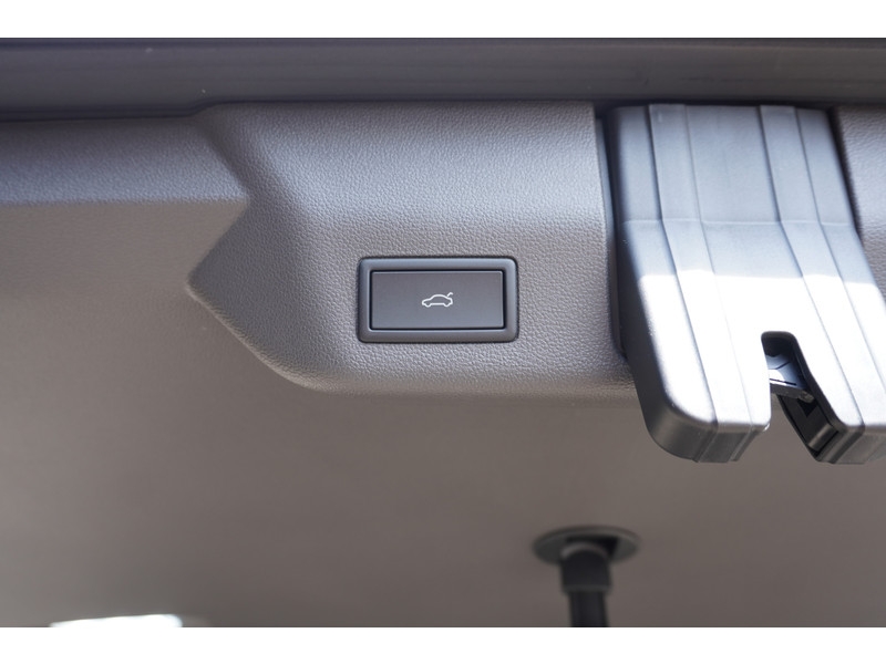 Volkswagen Multivan 1.5 eHybrid L2 Bulli Edition 4-Motion 1.5 eHybrid L2 Bulli Edition 4-Motion, IQ Light koplampen, 7-p Volkswagen Multivan 1.5 eHybrid L2 Bulli Edition 4-Motion 1.5 eHybrid L2 Bulli Edition 4-Motion, IQ Light koplampen, 7-p