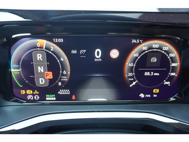 Volkswagen Multivan 1.5 eHybrid L2 Bulli Edition 4-Motion 1.5 eHybrid L2 Bulli Edition 4-Motion, IQ Light koplampen, 7-p Volkswagen Multivan 1.5 eHybrid L2 Bulli Edition 4-Motion 1.5 eHybrid L2 Bulli Edition 4-Motion, IQ Light koplampen, 7-p