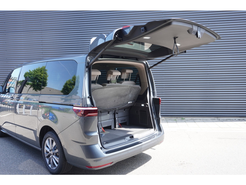 Volkswagen Multivan 1.5 eHybrid L2 Bulli Edition 4-Motion, IQ Light koplampen, 7-persoons Vis-a-Vis, Navigatie, Trekhaak Volkswagen Multivan 1.5 eHybrid L2 Bulli Edition 4-Motion, IQ Light koplampen, 7-persoons Vis-a-Vis, Navigatie, Trekhaak