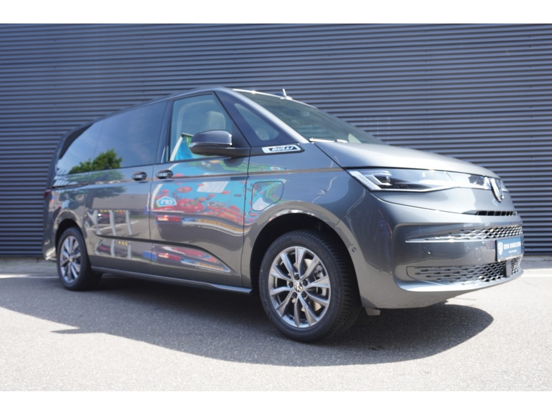 Volkswagen Multivan 1.5 eHybrid L2 Bulli Edition 4-Motion, IQ Light koplampen, 7-persoons Vis-a-Vis, Navigatie, Trekhaak Volkswagen Multivan 1.5 eHybrid L2 Bulli Edition 4-Motion, IQ Light koplampen, 7-persoons Vis-a-Vis, Navigatie, Trekhaak