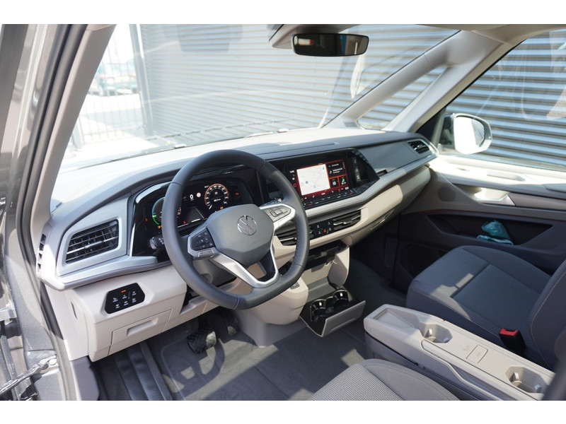 Volkswagen Multivan 1.5 eHybrid L2 Bulli Edition 4-Motion, IQ Light koplampen, 7-persoons Vis-a-Vis, Navigatie, Trekhaak Volkswagen Multivan 1.5 eHybrid L2 Bulli Edition 4-Motion, IQ Light koplampen, 7-persoons Vis-a-Vis, Navigatie, Trekhaak
