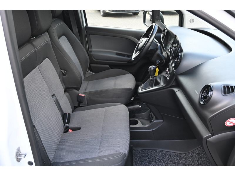 Mercedes-Benz Citan 110 CDI L1 3 Zitplaatsen, Navigatie, Camera, Apple Carplay/Android Auto  Mercedes-Benz Citan 110 CDI L1 3 Zitplaatsen, Navigatie, Camera, Apple Carplay/Android Auto