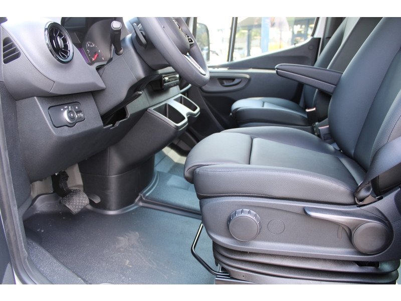 Mercedes-Benz Sprinter 317 CDI L2H2 DC 3500 kg trekhaak, MBUX met camera, Geveerde stoel  Mercedes-Benz Sprinter 317 CDI L2H2 DC 3500 kg trekhaak, MBUX met camera, Geveerde stoel