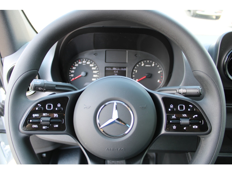 Mercedes-Benz Sprinter 317 CDI L2H2 DC 3500 kg trekhaak, MBUX met camera, Geveerde stoel  Mercedes-Benz Sprinter 317 CDI L2H2 DC 3500 kg trekhaak, MBUX met camera, Geveerde stoel