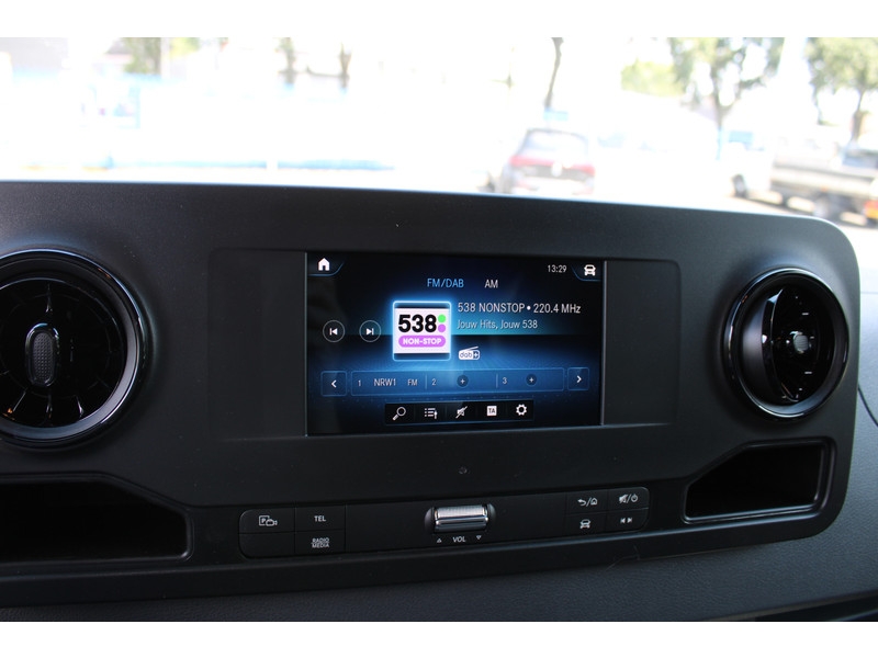 Mercedes-Benz Sprinter 317 CDI L2H2 DC 3500 kg trekhaak, MBUX met camera, Geveerde stoel  Mercedes-Benz Sprinter 317 CDI L2H2 DC 3500 kg trekhaak, MBUX met camera, Geveerde stoel