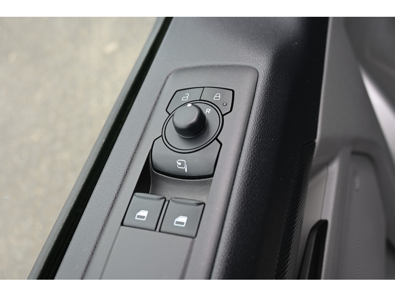 Ford Transit Custom 320 2.0 TDCI L2 Trend LED, Adaptive cruise control, Navigatie, Trekhaak  Ford Transit Custom 320 2.0 TDCI L2 Trend LED, Adaptive cruise control, Navigatie, Trekhaak