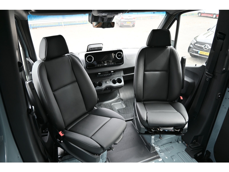 Mercedes-Benz Sprinter 319 CDI 4x4 L2H2 Pro HD Distronic, Draaistoelen, LED, Electrische schuifdeur  Mercedes-Benz Sprinter 319 CDI 4x4 L2H2 Pro HD Distronic, Draaistoelen, LED, Electrische schuifdeur