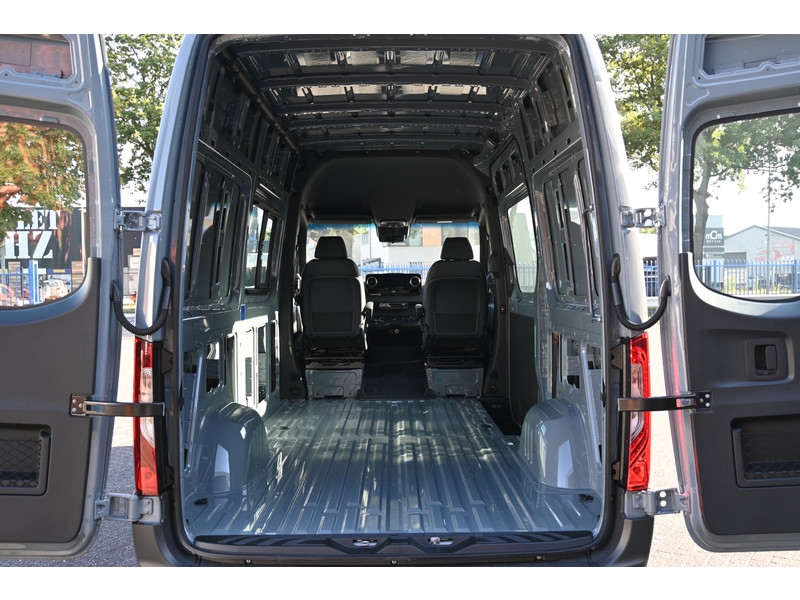 Mercedes-Benz Sprinter 319 CDI 4x4 L2H2 Pro HD Distronic, Draaistoelen, LED, Electrische schuifdeur  Mercedes-Benz Sprinter 319 CDI 4x4 L2H2 Pro HD Distronic, Draaistoelen, LED, Electrische schuifdeur