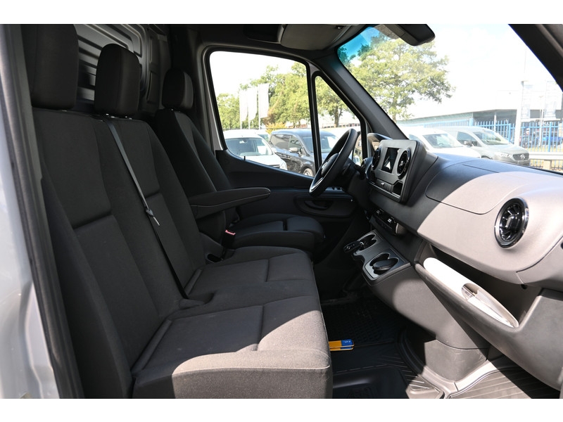 Mercedes-Benz Sprinter 317 CDI L3H2 MBUX met camera, Geveerde stoel, Climate controle  Mercedes-Benz Sprinter 317 CDI L3H2 MBUX met camera, Geveerde stoel, Climate controle