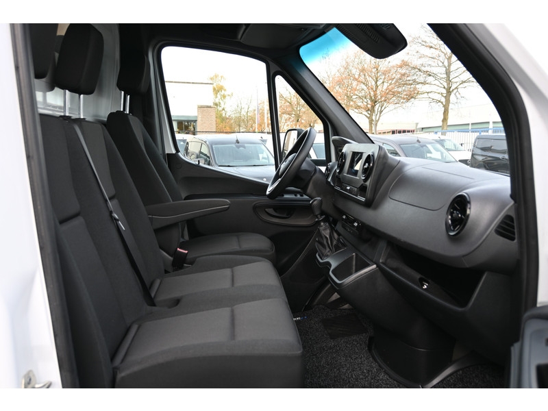 Mercedes-Benz Sprinter 515 CDI L3 Bakwagen met laadklep Dhollandia klep, MBUX met Apple Carplay/Android Auto Mercedes-Benz Sprinter 515 CDI L3 Bakwagen met laadklep Dhollandia klep, MBUX met Apple Carplay/Android Auto