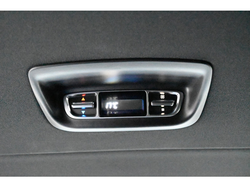 Mercedes-Benz V-Klasse 300d 4-Matic AMG DC L3 XL Elektrische schuifdeuren, Distronic, 360 Camera, 4x4 Mercedes-Benz V-Klasse 300d 4-Matic AMG DC L3 XL Elektrische schuifdeuren, Distronic, 360 Camera, 4x4