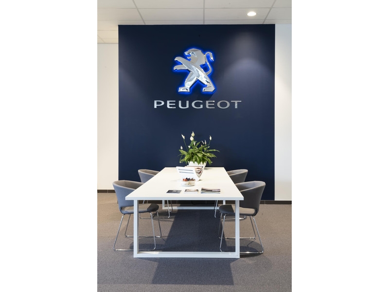 Peugeot Boxer L2H2 Zwaar 3.5t 140 pk | Parkeersensoren Voor en Achter | Airco | Trekhaak | Zijschuifdeur Rechts |   Peugeot Boxer L2H2 Zwaar 3.5t 140 pk | Parkeersensoren Voor en Achter | Airco | Trekhaak | Zijschuifdeur Rechts |