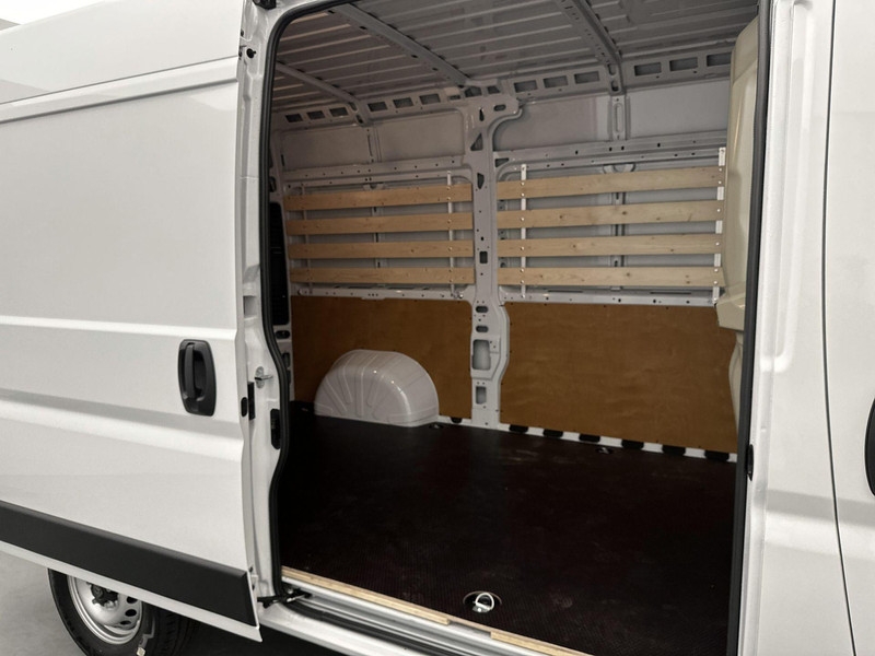 Peugeot Boxer L2H2 Zwaar 3.5t 140 pk | Parkeersensoren Voor en Achter | Airco | Trekhaak | Zijschuifdeur Rechts |   Peugeot Boxer L2H2 Zwaar 3.5t 140 pk | Parkeersensoren Voor en Achter | Airco | Trekhaak | Zijschuifdeur Rechts |
