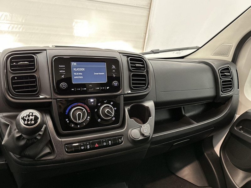 Peugeot Boxer L2H2 Zwaar 3.5t 140 pk | Parkeersensoren Voor en Achter | Airco | Trekhaak | Zijschuifdeur Rechts |   Peugeot Boxer L2H2 Zwaar 3.5t 140 pk | Parkeersensoren Voor en Achter | Airco | Trekhaak | Zijschuifdeur Rechts |