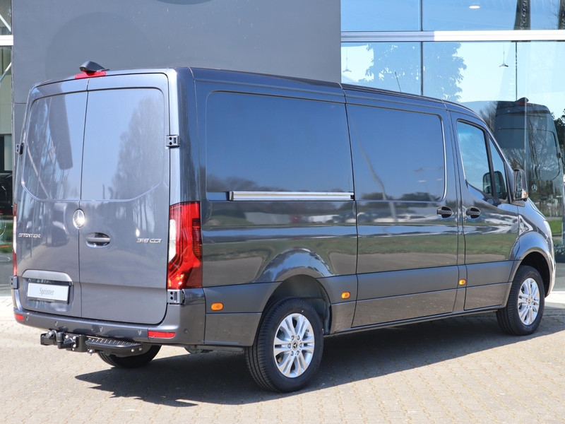 Mercedes-Benz Sprinter 319 1.9 CDI L2 Pro DISTRONIC 3,5T AHW 360gr. CAMERA NAVI Mercedes-Benz Sprinter 319 1.9 CDI L2 Pro DISTRONIC 3,5T AHW 360gr. CAMERA NAVI