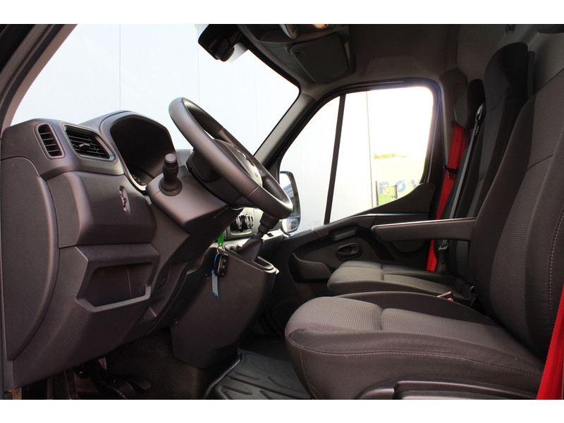 Renault Master T35 2.3 dCi 150 L2H2 Energy Work Edition > 150pk/Dubbele schuifdeur/Camera/Trekhaak/Imperiaal  Renault Master T35 2.3 dCi 150 L2H2 Energy Work Edition > 150pk/Dubbele schuifdeur/Camera/Trekhaak/Imperiaal