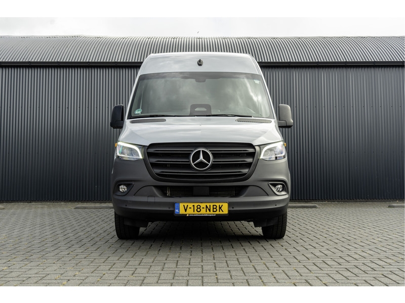 Mercedes-Benz Sprinter 317 CDI L2H2 | Automaat met Flippers | Mbux | Camera | CarPlay | Navi | Climate | Cruise | PDC | Eur  Mercedes-Benz Sprinter 317 CDI L2H2 | Automaat met Flippers | Mbux | Camera | CarPlay | Navi | Climate | Cruise | PDC | Eur