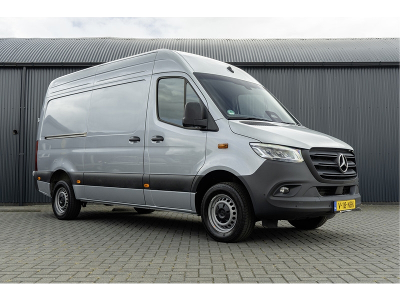 Mercedes-Benz Sprinter 317 CDI L2H2 | Automaat met Flippers | Mbux | Camera | CarPlay | Navi | Climate | Cruise | PDC | Eur  Mercedes-Benz Sprinter 317 CDI L2H2 | Automaat met Flippers | Mbux | Camera | CarPlay | Navi | Climate | Cruise | PDC | Eur