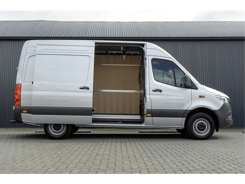 Mercedes-Benz Sprinter 317 CDI L2H2 | Automaat met Flippers | Mbux | Camera | CarPlay | Navi | Climate | Cruise | PDC | Eur  Mercedes-Benz Sprinter 317 CDI L2H2 | Automaat met Flippers | Mbux | Camera | CarPlay | Navi | Climate | Cruise | PDC | Eur