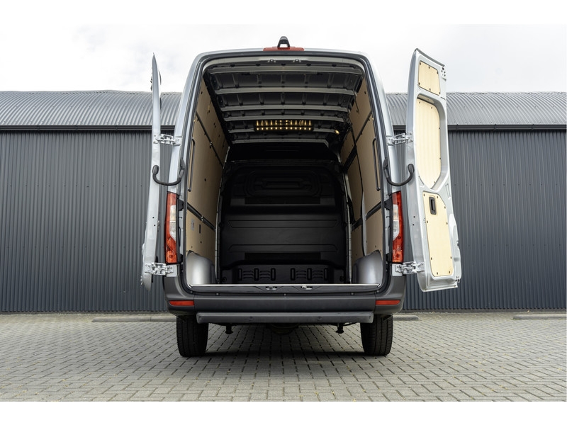 Mercedes-Benz Sprinter 317 CDI L2H2 | Automaat met Flippers | Mbux | Camera | CarPlay | Navi | Climate | Cruise | PDC | Eur  Mercedes-Benz Sprinter 317 CDI L2H2 | Automaat met Flippers | Mbux | Camera | CarPlay | Navi | Climate | Cruise | PDC | Eur