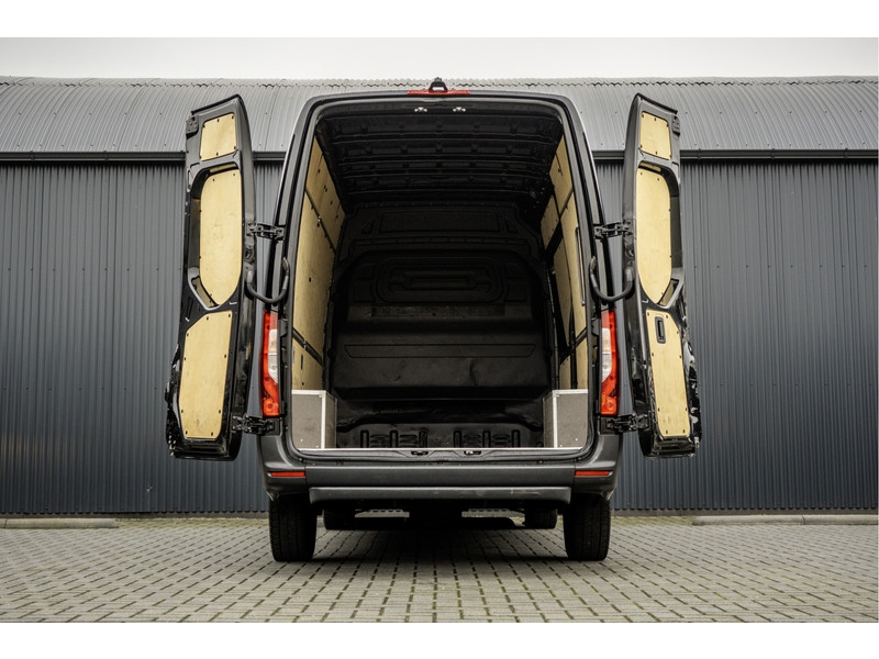 Mercedes-Benz Sprinter 317 1.9 CDI L2H2 | 170 PK | Mbux | Cruise | Climate | Camera | PDC  Mercedes-Benz Sprinter 317 1.9 CDI L2H2 | 170 PK | Mbux | Cruise | Climate | Camera | PDC