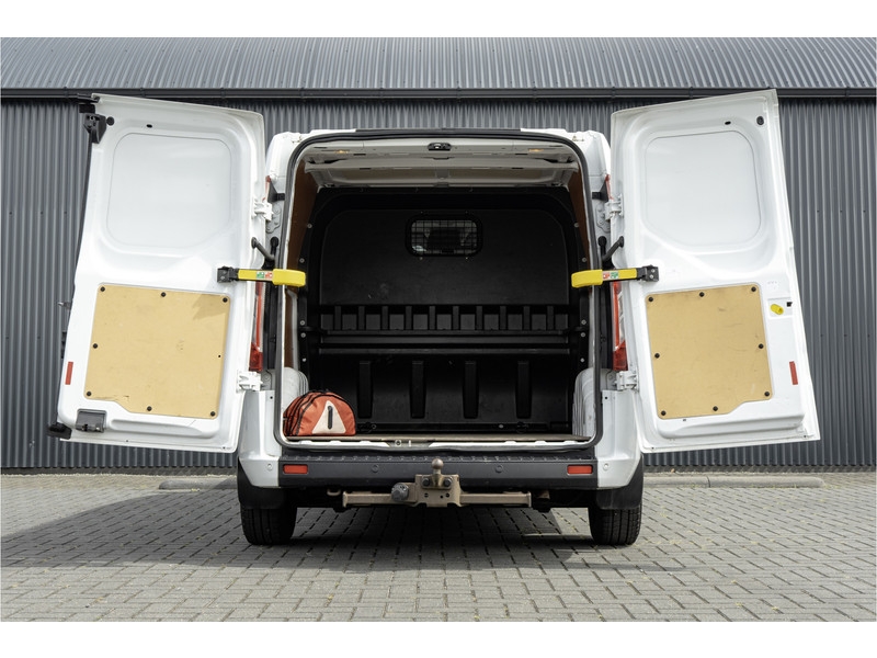 Ford Transit Custom **2.0 TDCI 131PK L2H1 | 6-Zits | Cruise | Airco | PDC | Euro 6**  Ford Transit Custom **2.0 TDCI 131PK L2H1 | 6-Zits | Cruise | Airco | PDC | Euro 6**