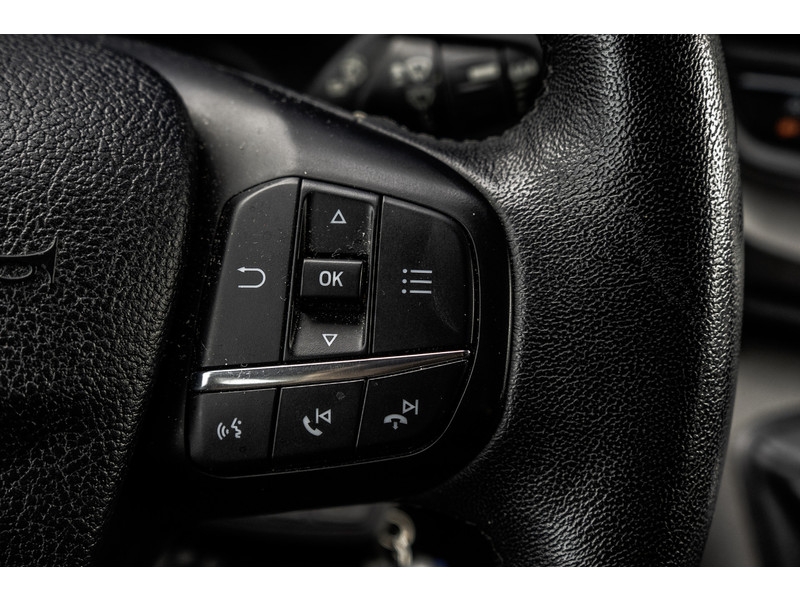 Ford Transit Custom **2.0 TDCI 131PK L2H1 | 6-Zits | Cruise | Airco | PDC | Euro 6**  Ford Transit Custom **2.0 TDCI 131PK L2H1 | 6-Zits | Cruise | Airco | PDC | Euro 6**