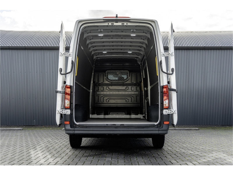 Volkswagen Crafter 35 TDI | L4H3 | NW Model | 140PK | Camera | CarPlay | Navigatie | Climate | PDC | Euro 6  Volkswagen Crafter 35 TDI | L4H3 | NW Model | 140PK | Camera | CarPlay | Navigatie | Climate | PDC | Euro 6