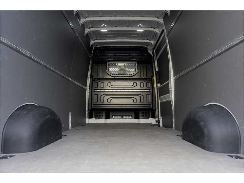 Volkswagen Crafter 35 TDI | L4H3 | NW Model | 140PK | Camera | CarPlay | Navigatie | Climate | PDC | Euro 6  Volkswagen Crafter 35 TDI | L4H3 | NW Model | 140PK | Camera | CarPlay | Navigatie | Climate | PDC | Euro 6