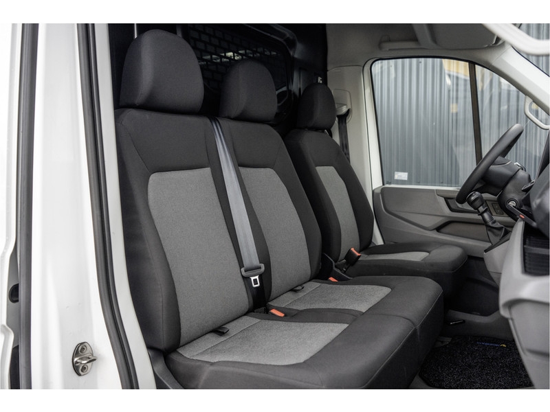Volkswagen Crafter 35 TDI | L4H3 | NW Model | 140PK | Camera | CarPlay | Navigatie | Climate | PDC | Euro 6  Volkswagen Crafter 35 TDI | L4H3 | NW Model | 140PK | Camera | CarPlay | Navigatie | Climate | PDC | Euro 6