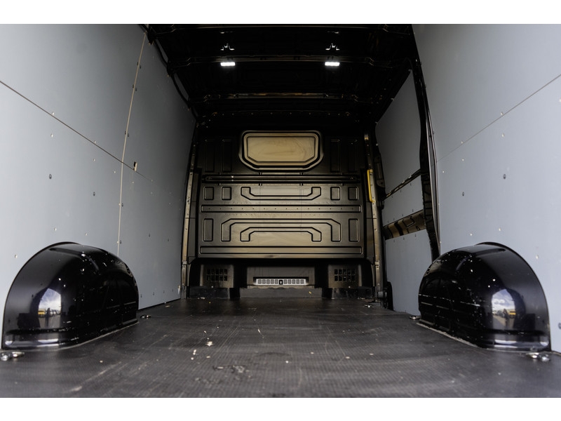 Volkswagen Crafter 2.0TDI 140PK 30 TDI | L3H2 | NW Model | Navi | CarPlay | Camera | Cruise | Climate | PDC | Euro 6 Volkswagen Crafter 2.0TDI 140PK 30 TDI | L3H2 | NW Model | Navi | CarPlay | Camera | Cruise | Climate | PDC | Euro 6