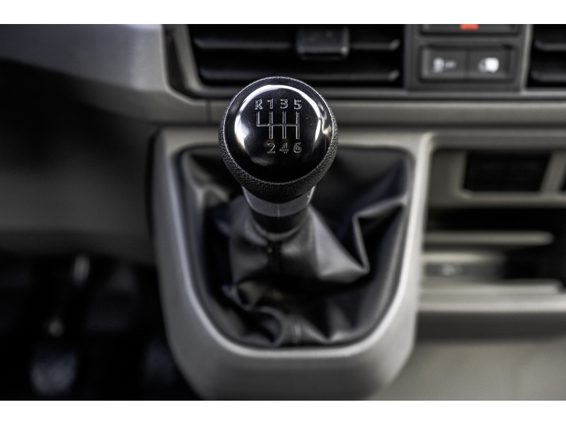 Volkswagen Crafter 2.0TDI 140PK 30 TDI | L3H2 | NW Model | Navi | CarPlay | Camera | Cruise | Climate | PDC | Euro 6 Volkswagen Crafter 2.0TDI 140PK 30 TDI | L3H2 | NW Model | Navi | CarPlay | Camera | Cruise | Climate | PDC | Euro 6