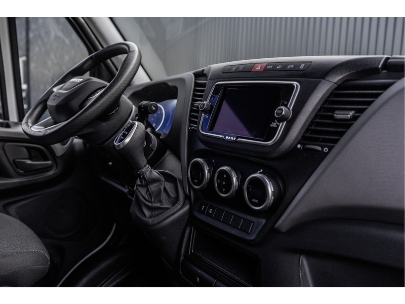 Iveco Daily 35C18 | NW Model | Bakwagen met Laadklep | Automaat | LED | Navi | 3.5T Trekhaak | Climate | Cruise Iveco Daily 35C18 | NW Model | Bakwagen met Laadklep | Automaat | LED | Navi | 3.5T Trekhaak | Climate | Cruise