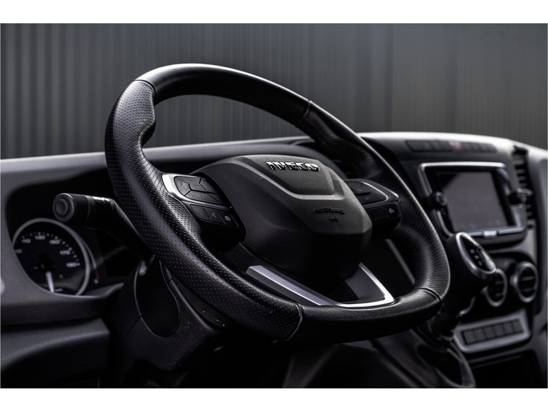 Iveco Daily 35C18 | NW Model | Bakwagen met Laadklep | Automaat | LED | Navi | 3.5T Trekhaak | Climate | Cruise Iveco Daily 35C18 | NW Model | Bakwagen met Laadklep | Automaat | LED | Navi | 3.5T Trekhaak | Climate | Cruise