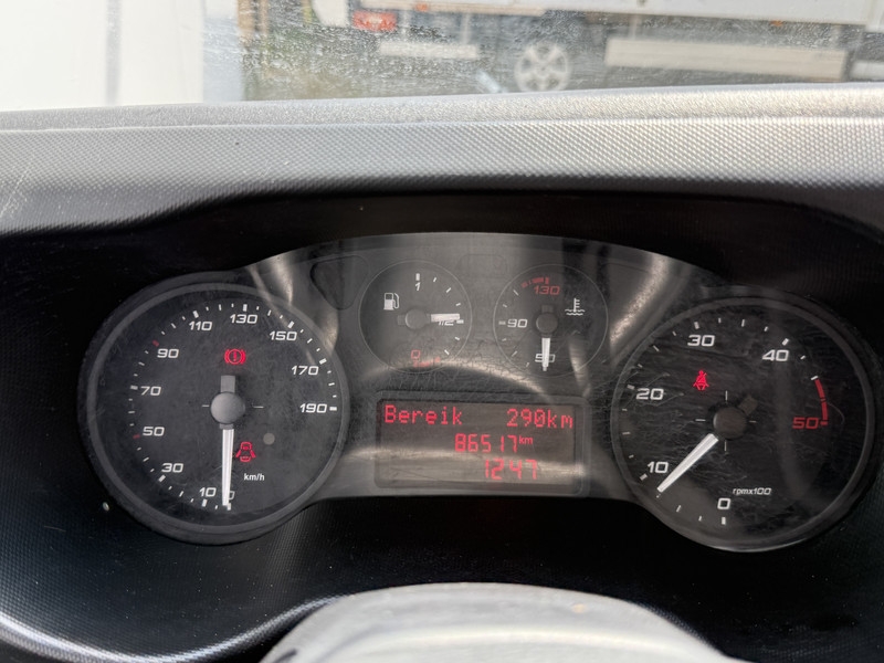 Iveco Daily 35S14 2.3 Open Laadbak Pritische Airco Cruise Control Lucht Geveerde Stoel  Iveco Daily 35S14 2.3 Open Laadbak Pritische Airco Cruise Control Lucht Geveerde Stoel