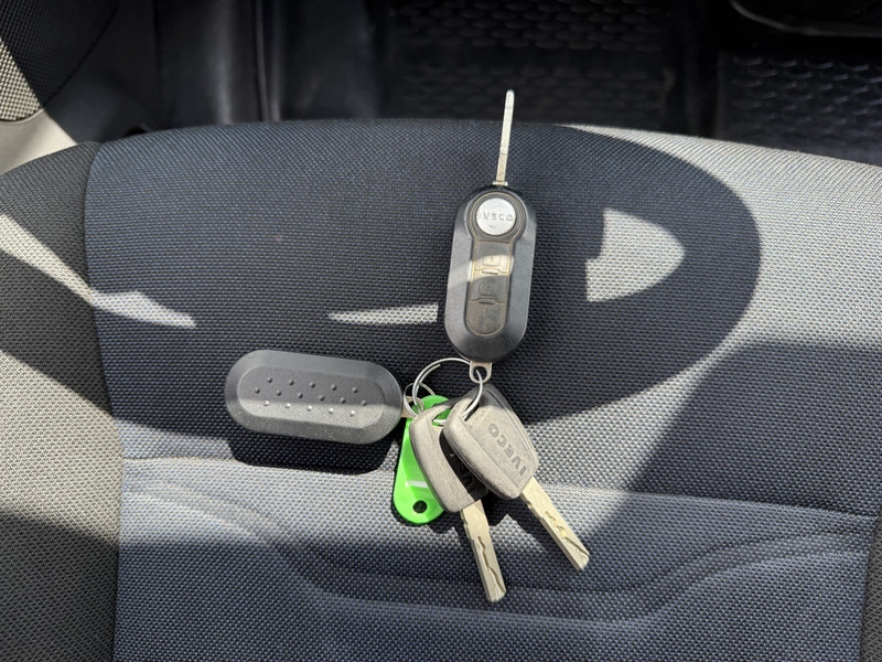 Iveco Daily 35S14 2.3 Open Laadbak Pritische Airco Cruise Control Lucht Geveerde Stoel  Iveco Daily 35S14 2.3 Open Laadbak Pritische Airco Cruise Control Lucht Geveerde Stoel