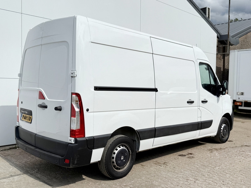 Renault Master T33 2.3 DCI 135PK L2H2 Airco Cruise Control Parkeersensoren LED  Renault Master T33 2.3 DCI 135PK L2H2 Airco Cruise Control Parkeersensoren LED
