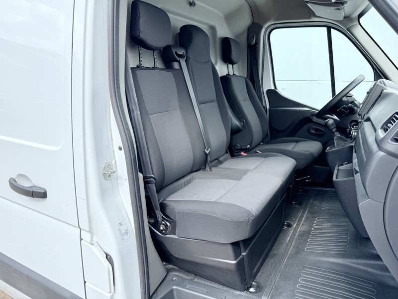 Renault Master T33 2.3 DCI 135PK L2H2 Airco Cruise Control Parkeersensoren LED  Renault Master T33 2.3 DCI 135PK L2H2 Airco Cruise Control Parkeersensoren LED