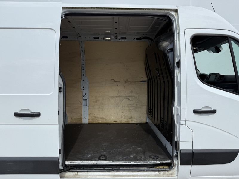 Renault Master T33 2.3 DCI 135PK L2H2 Airco Cruise Control Parkeersensoren LED  Renault Master T33 2.3 DCI 135PK L2H2 Airco Cruise Control Parkeersensoren LED