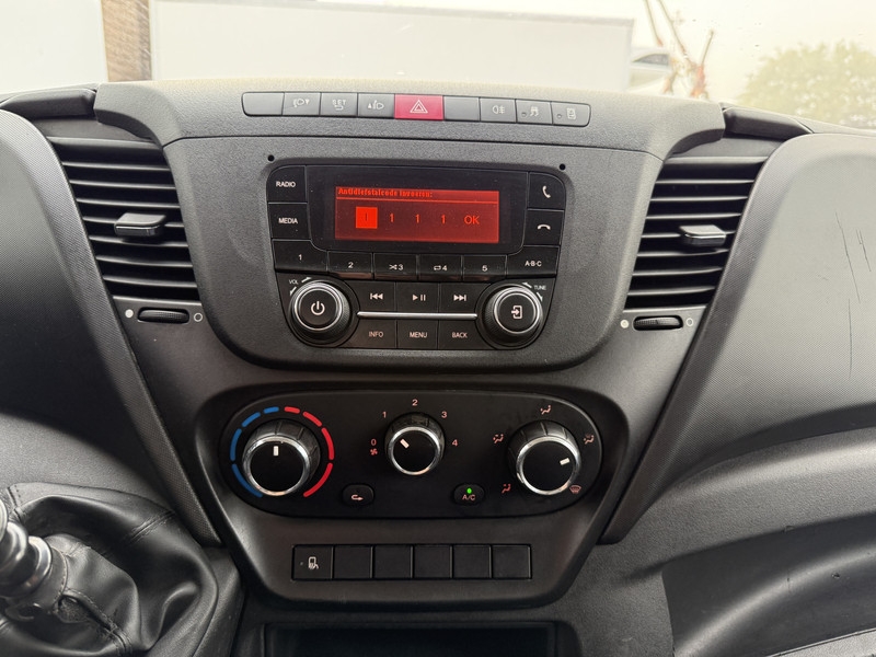 Iveco Daily 35C14 2.3 Dubbele Cabine Dubbellucht 7 Stoelen Airco Cruise Control Trekhaak 3.5t Tipper Benne Kippe Iveco Daily 35C14 2.3 Dubbele Cabine Dubbellucht 7 Stoelen Airco Cruise Control Trekhaak 3.5t Tipper Benne Kippe