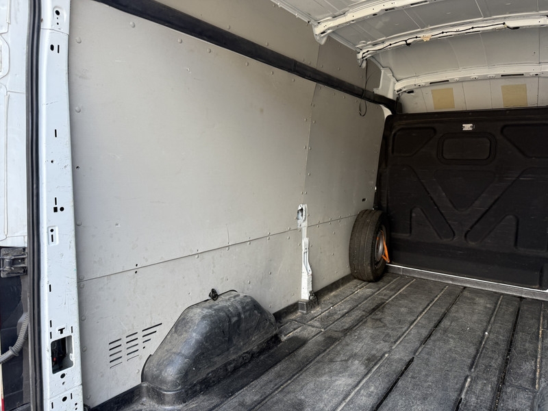 Ford Transit 350 2.0 TDCI L3H3 170PK Airco Cruise Control Parkeersensoren voor achter  Ford Transit 350 2.0 TDCI L3H3 170PK Airco Cruise Control Parkeersensoren voor achter