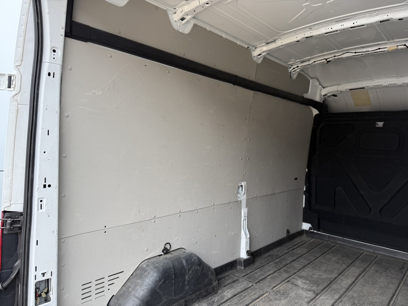 Ford Transit 350 2.0 TDCI 170PK L3H3 170PK Airco Cruise Control Parkeersensoren voor achter  Ford Transit 350 2.0 TDCI 170PK L3H3 170PK Airco Cruise Control Parkeersensoren voor achter