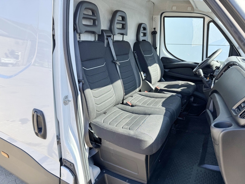 Iveco Daily 35S14 L2H2 Airco Cruise Control 3.5t Trekgewicht Euro 6  Iveco Daily 35S14 L2H2 Airco Cruise Control 3.5t Trekgewicht Euro 6